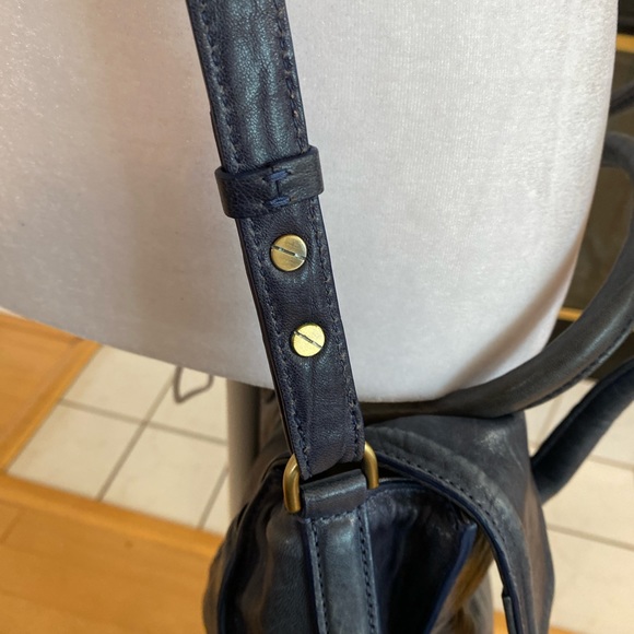 COLE HAAN Women’s Soft Leather Large Tote Bag, Navy Blue, Handle & Straps - Picture 7 of 14